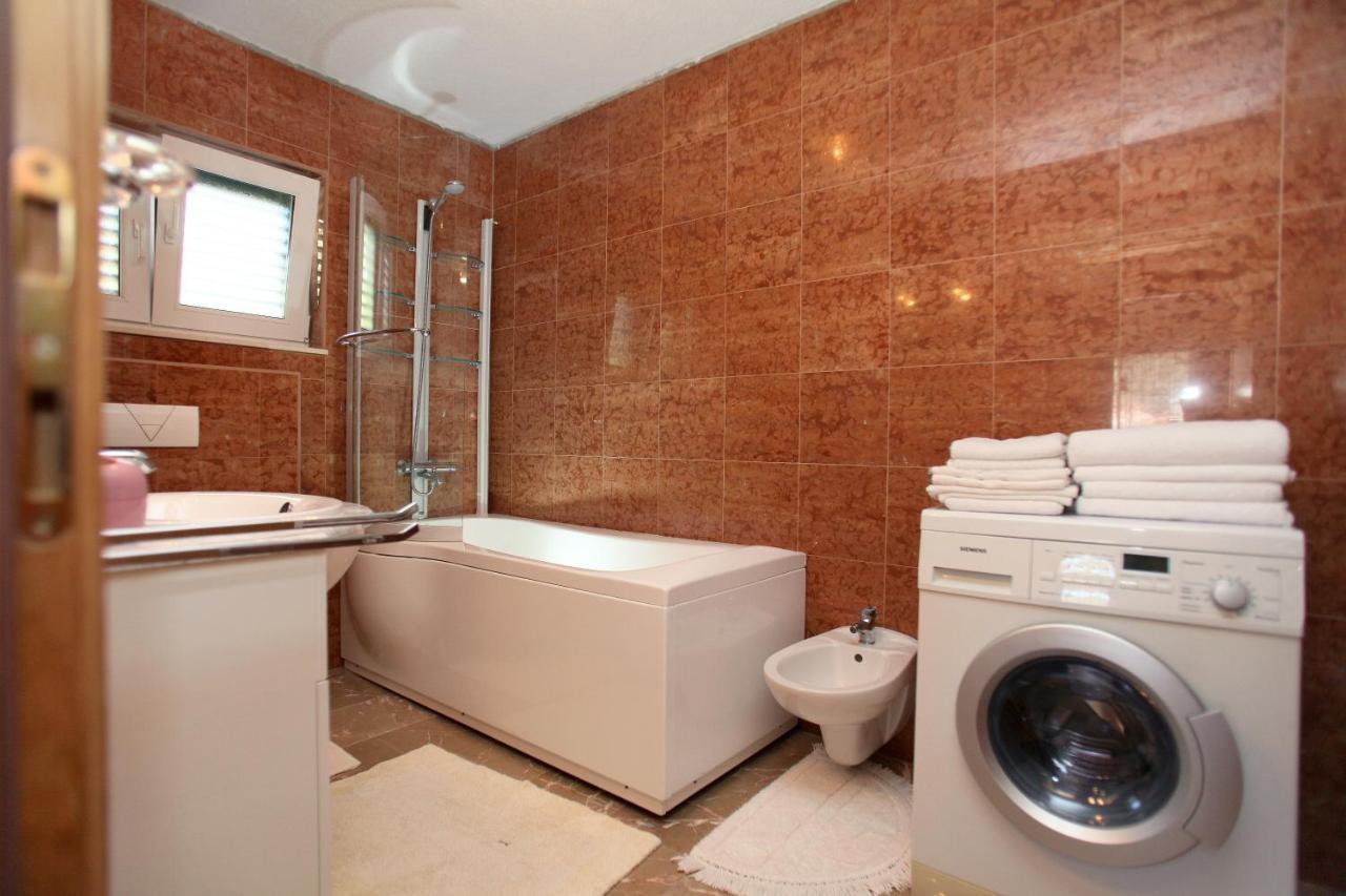 Apartment Udovicic Трогір Екстер'єр фото