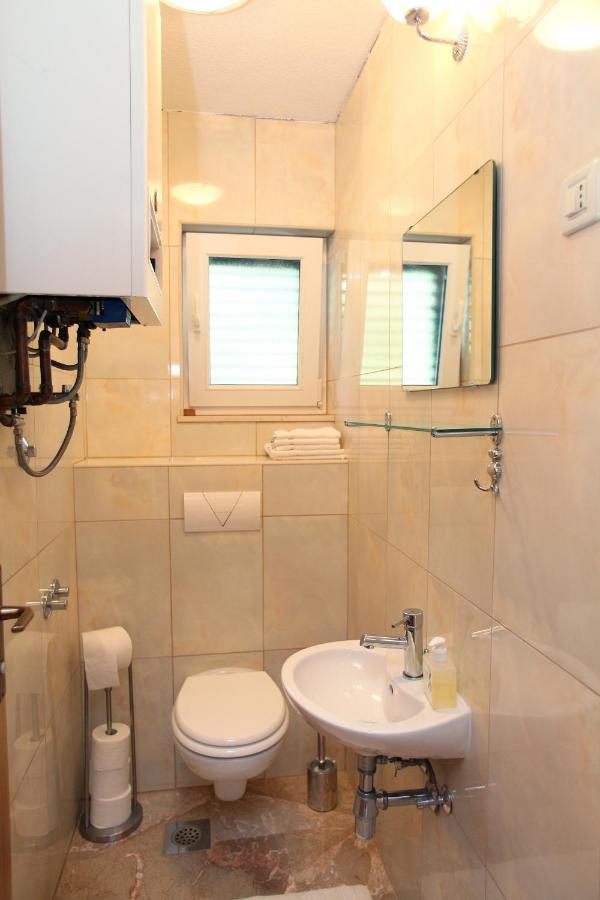 Apartment Udovicic Трогір Екстер'єр фото
