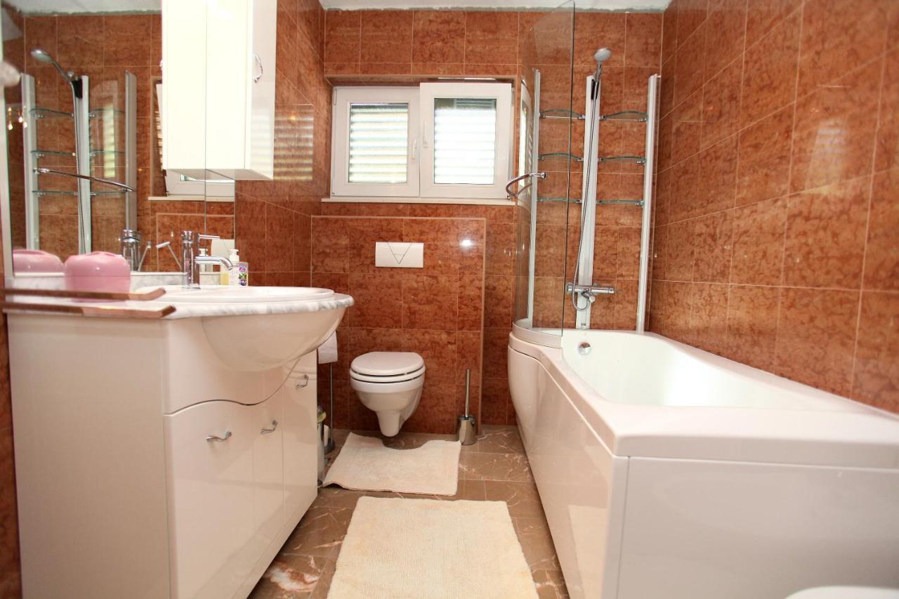 Apartment Udovicic Трогір Екстер'єр фото